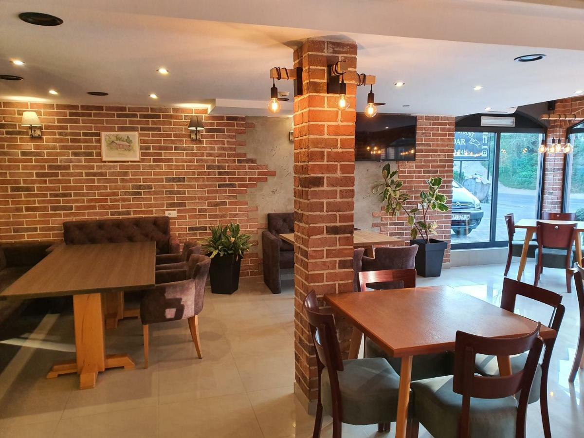Motel & Restaurant Dar 노비파자르 외부 사진